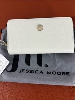 Jessica Moore Cream Leather Zip-Around Wallet NWT